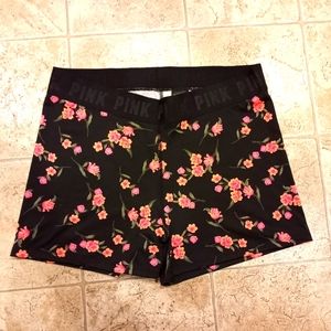 🌺NEW VS PINK FLORAL SHORTS🌺